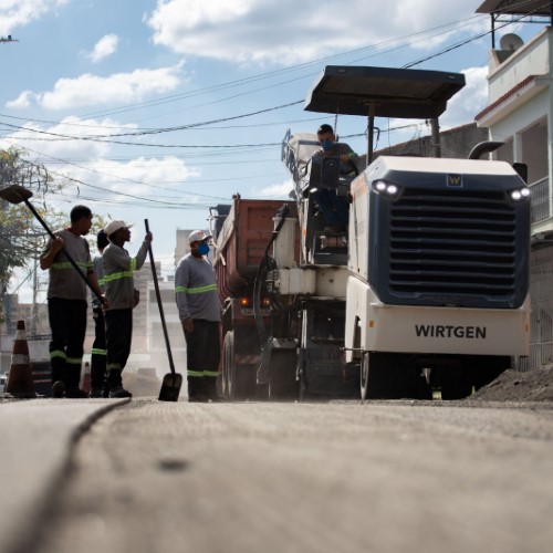 VR: bairro Sessenta recebe novo asfalto para o entorno da Praça Pandiá Calógeras
